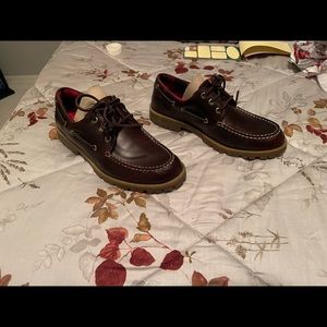 BRAND NEW sperry lug boot. Size 9.5 comes in original box